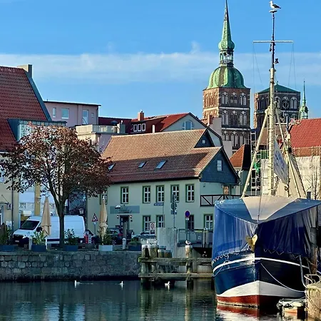 Hafenapartment Schipperhus Mit Wasserblick *