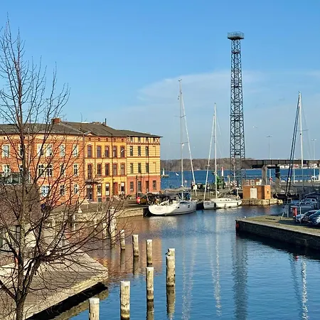 Hafenapartment Schipperhus Mit Wasserblick * Stralsund